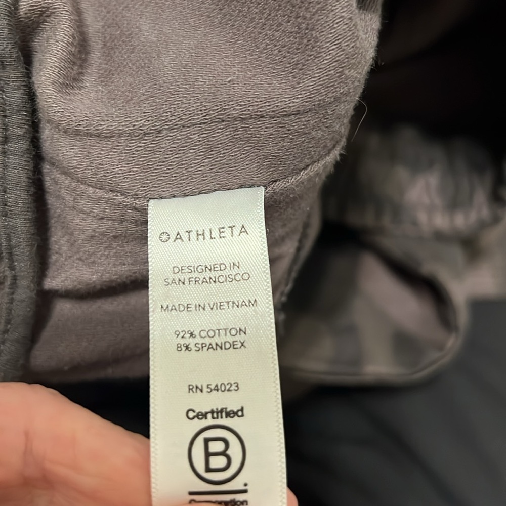 Athleta - Womens Farallon jogger - Camo color - Size 4 Tall - Picture 7 of 7